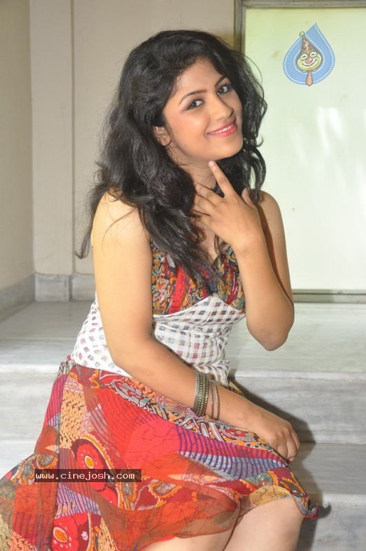 Supriyaa Hot Stills - 11 / 28 photos