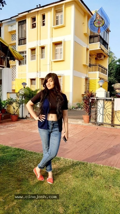 Supyaardee Singh Photo Shoot - 1 / 7 photos