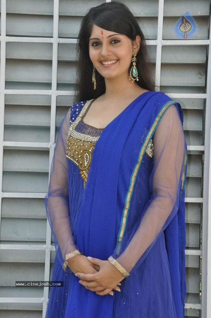 Surabhi Latest Stills - 6 / 37 photos