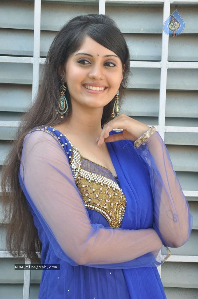 Surabhi Latest Stills - 15 / 37 photos