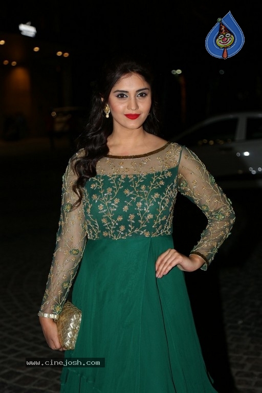 Surabhi New Stills - 6 / 26 photos