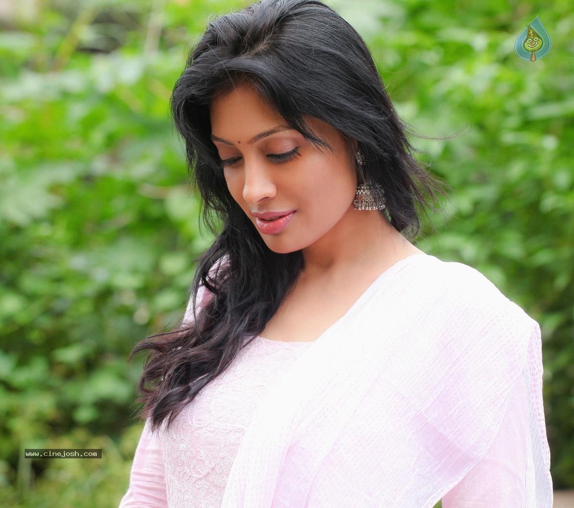 Surabhi Prabhu New Photos - 22 / 28 photos