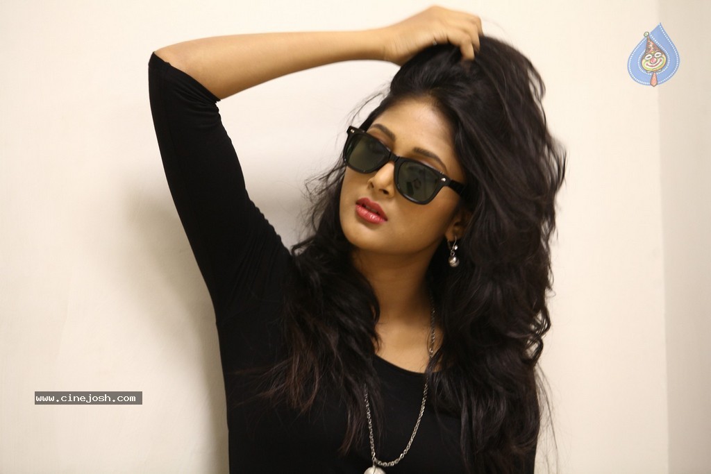 Sushma Raj Pics - 6 / 7 photos