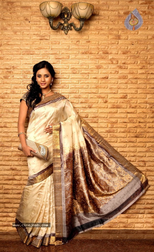 Suza Saree Stills - 5 / 6 photos