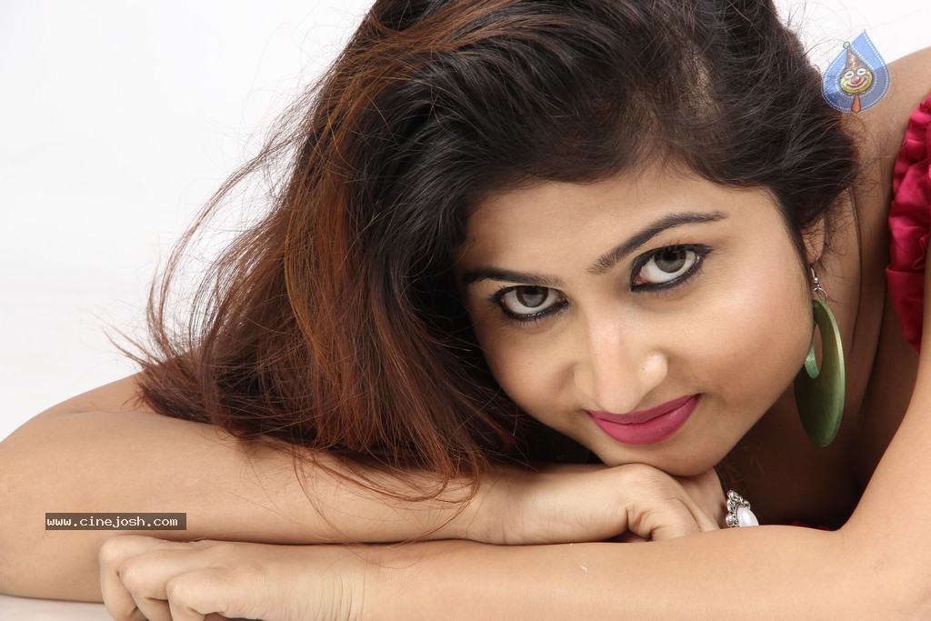 Swapna Benerjee Hot Stills - 40 / 151 photos