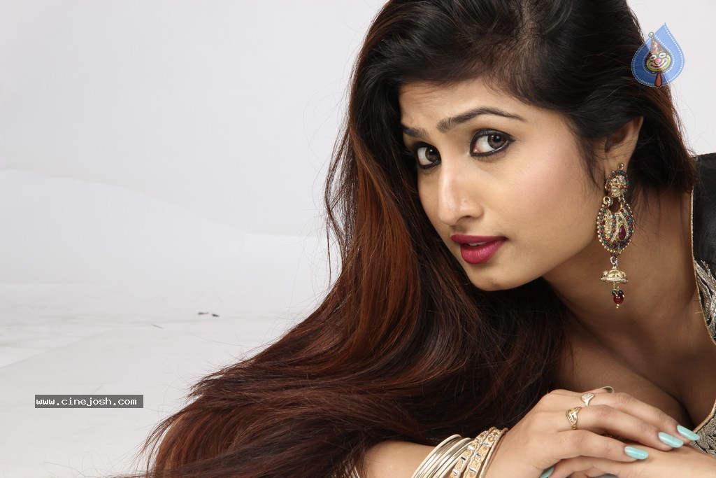 Swapna Benerjee Hot Stills - 34 / 106 photos