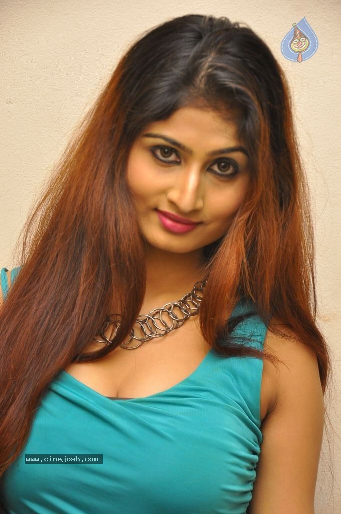 Swapna Hot Stills - 70 / 112 photos