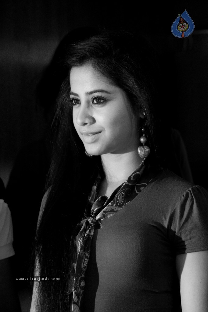 Swathi Deekshith New Stills - 6 / 31 photos