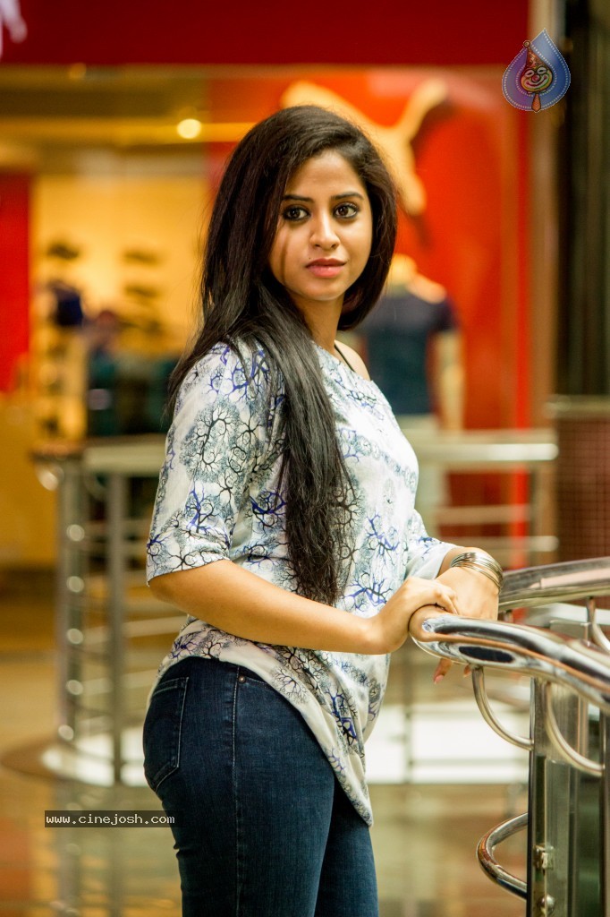 Swathi Deekshith New Stills - 10 / 31 photos