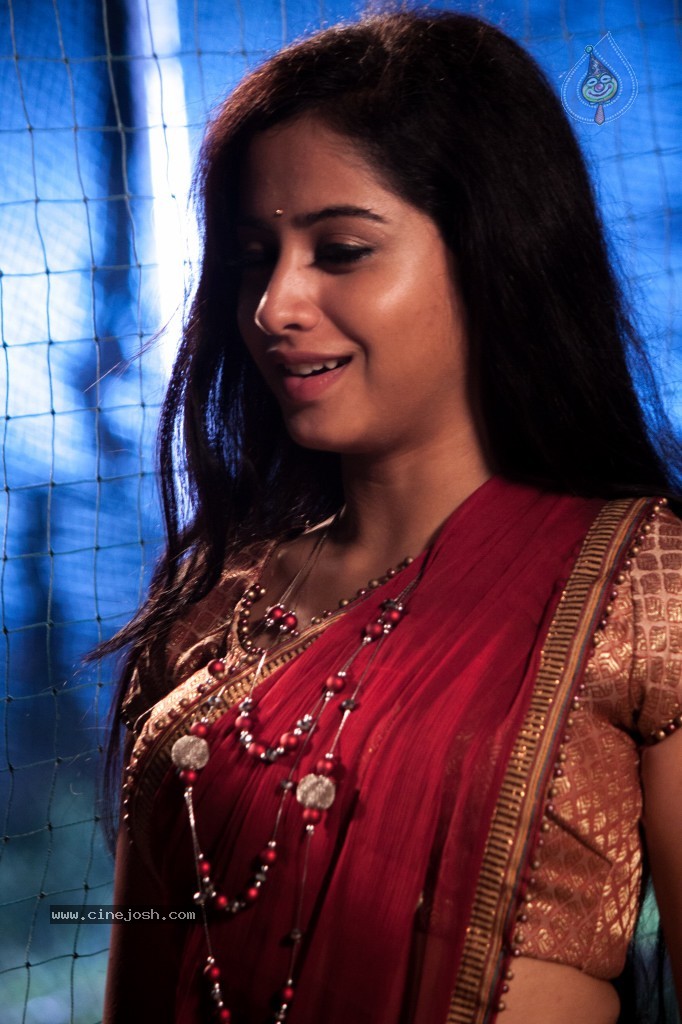 Swathi Deekshith New Stills - 21 / 31 photos