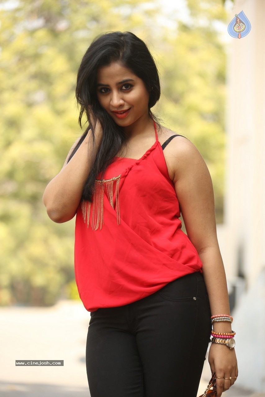 Swathi Dixit Latest Gallery - 5 / 60 photos