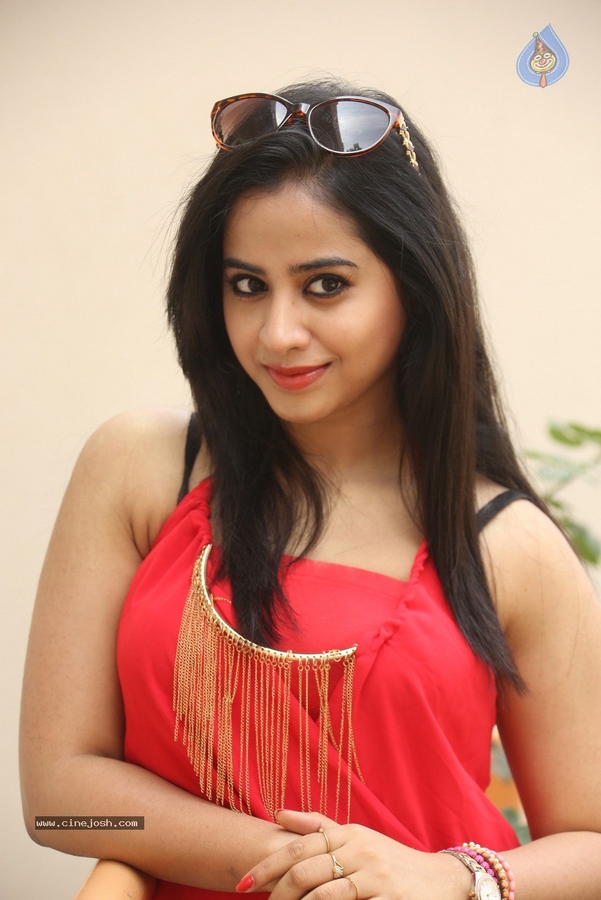 Swathi Dixit Latest Gallery - 22 / 60 photos