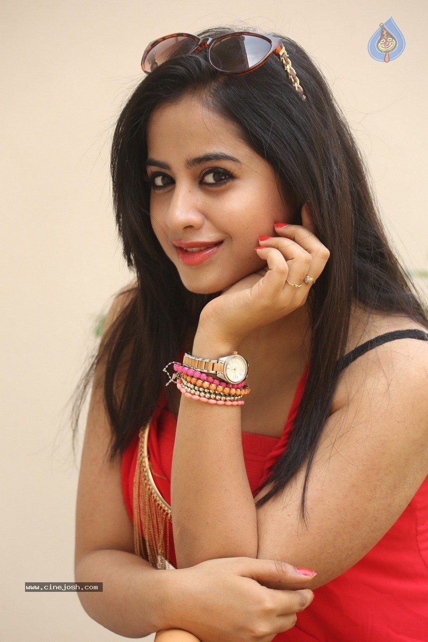 Swathi Dixit Latest Gallery - 27 / 60 photos