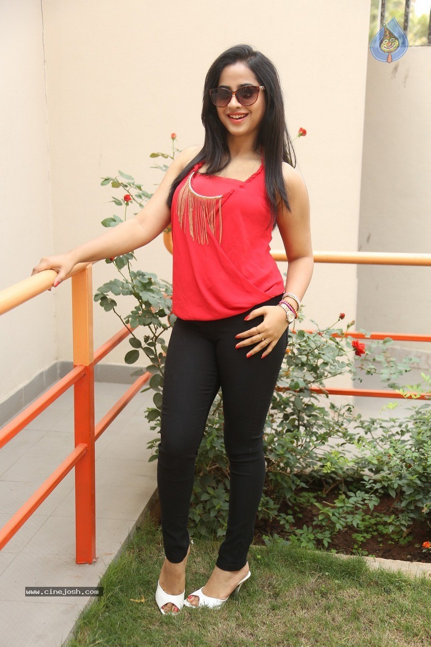 Swathi Dixit Latest Gallery - 39 / 60 photos