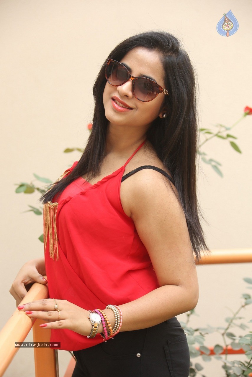 Swathi Dixit Latest Gallery - 47 / 60 photos