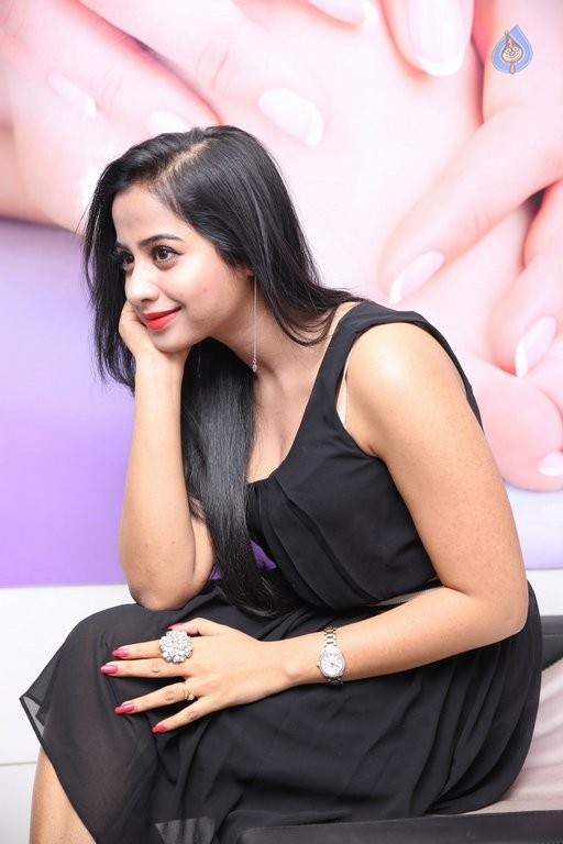 Swathi Dixit Latest Pics - 15 / 50 photos