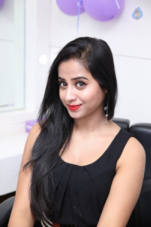 Swathi Dixit Latest Pics - 33 / 50 photos