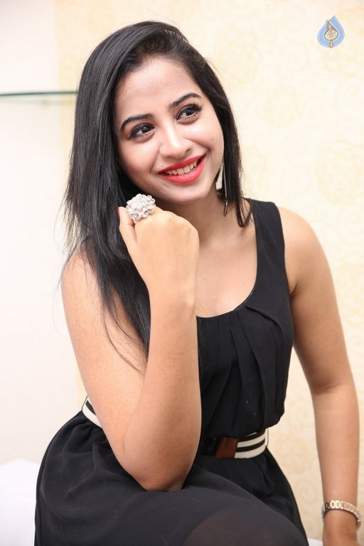 Swathi Dixit Latest Pics - 49 / 50 photos