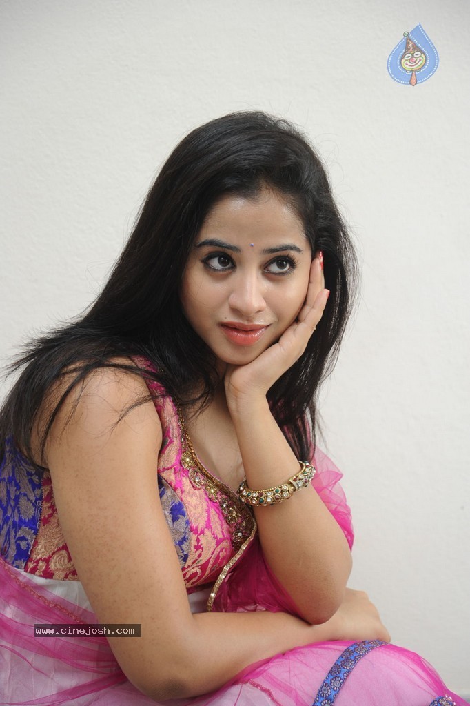 Swathi Dixit New Gallery - 22 / 70 photos