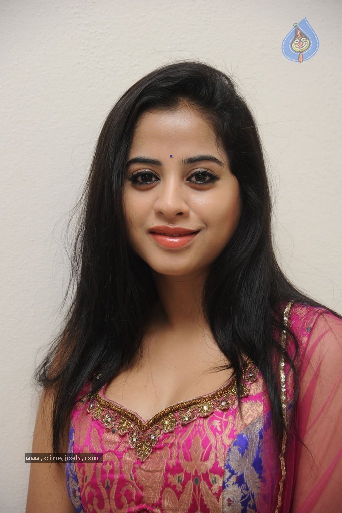 Swathi Dixit New Gallery - 35 / 70 photos
