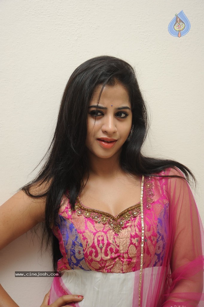 Swathi Dixit New Gallery - 43 / 70 photos