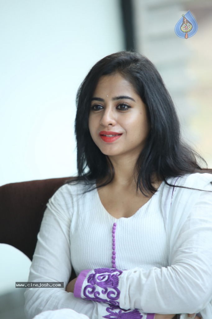 Swathi Dixit New Stills - 23 / 62 photos