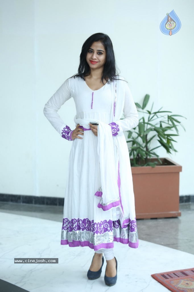 Swathi Dixit New Stills - 32 / 62 photos