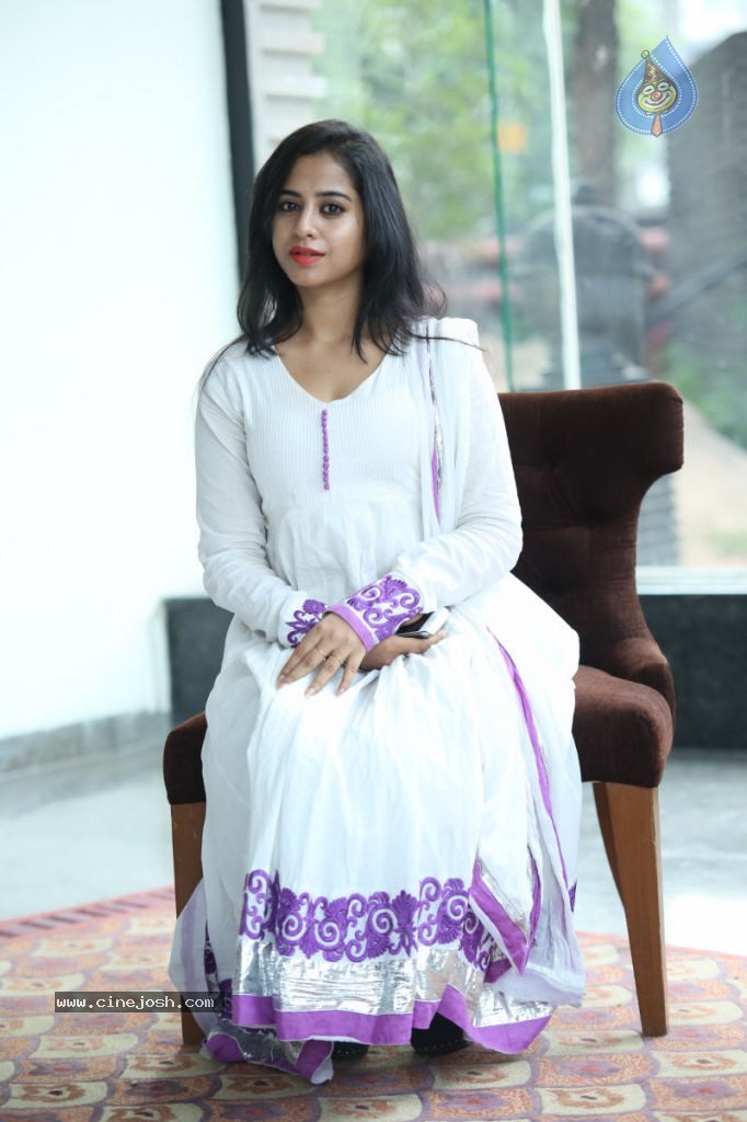Swathi Dixit New Stills - 34 / 62 photos