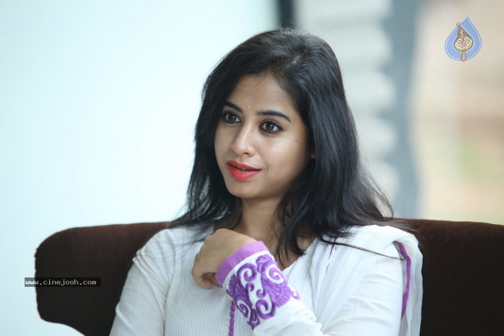 Swathi Dixit New Stills - 35 / 62 photos