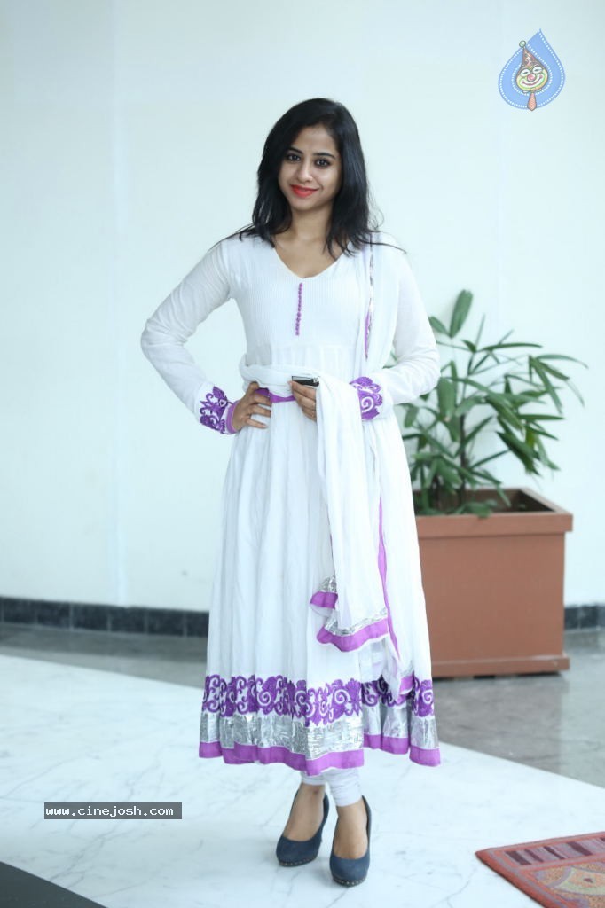 Swathi Dixit New Stills - 40 / 62 photos