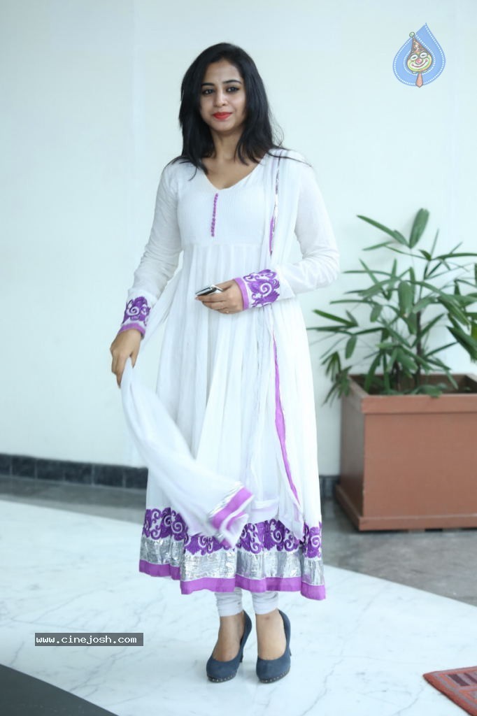 Swathi Dixit New Stills - 51 / 62 photos