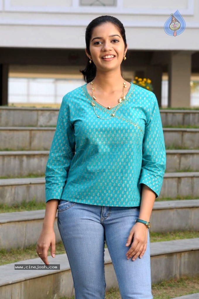 Swathi Latest Stills - 24 / 32 photos