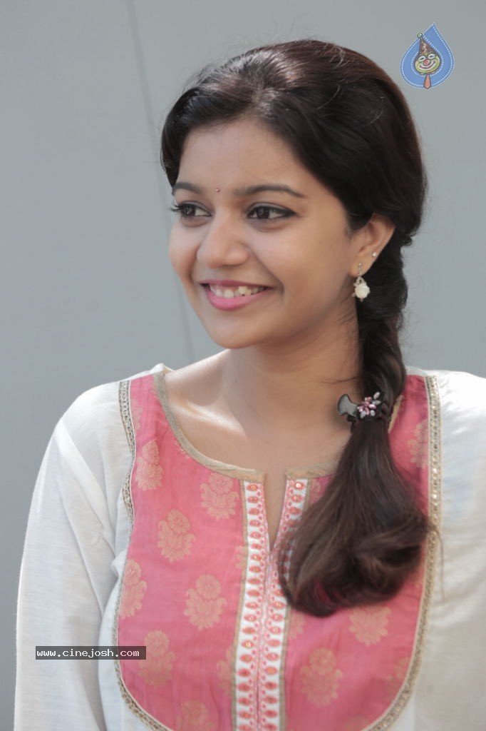 Swathi Latest Stills - 27 / 84 photos