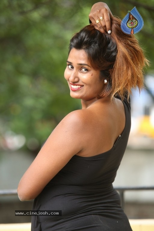Swathi Naidu New Pics - 8 / 32 photos