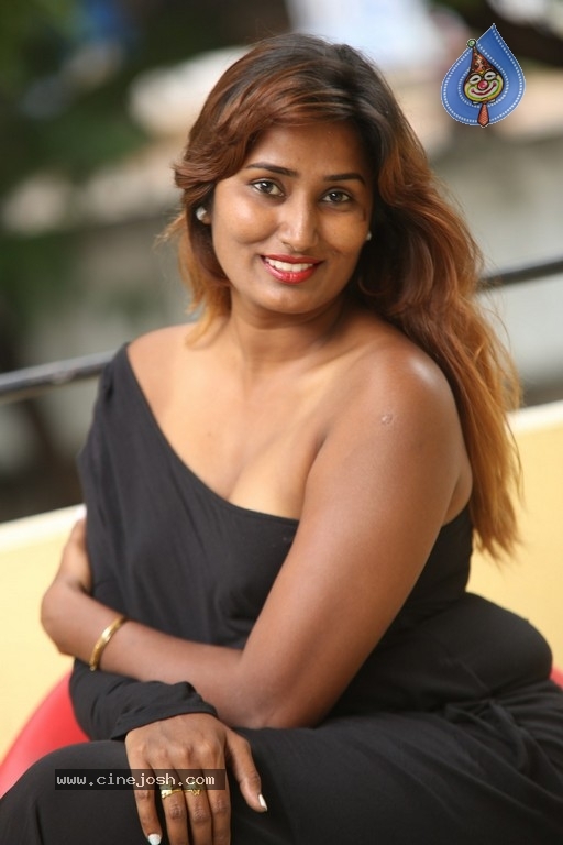 Swathi Naidu New Pics - 15 / 32 photos