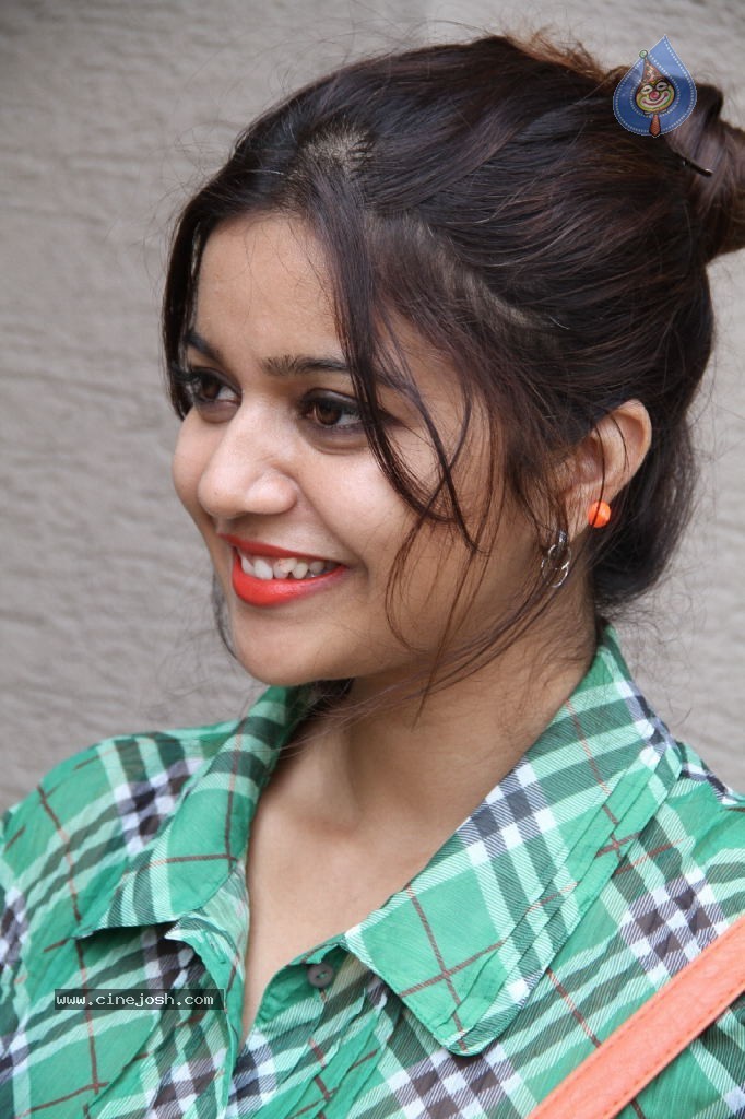 Swathi New Pics - 5 / 104 photos