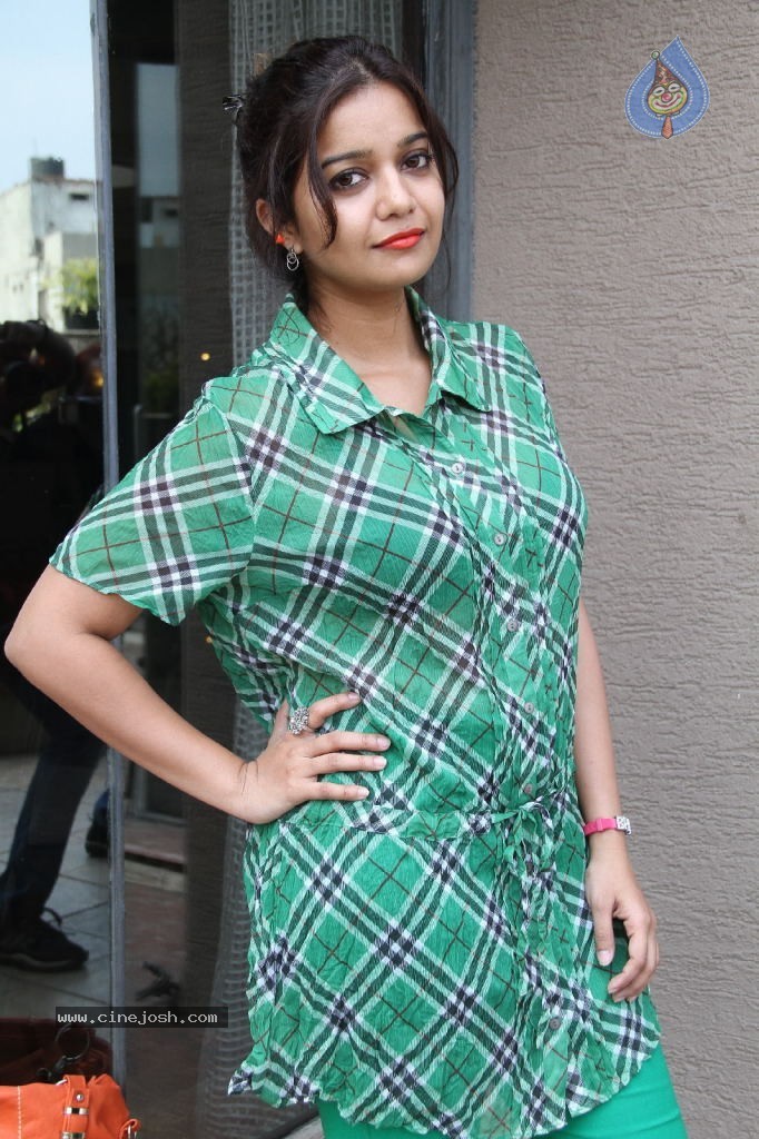 Swathi New Pics - 41 / 104 photos