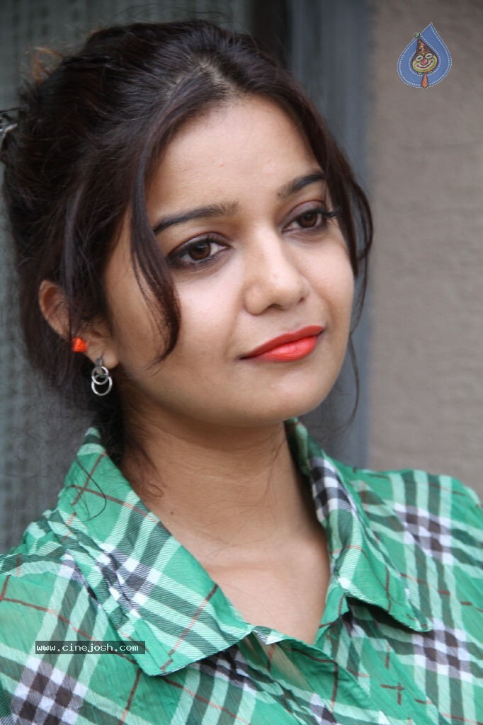 Swathi New Pics - 96 / 104 photos