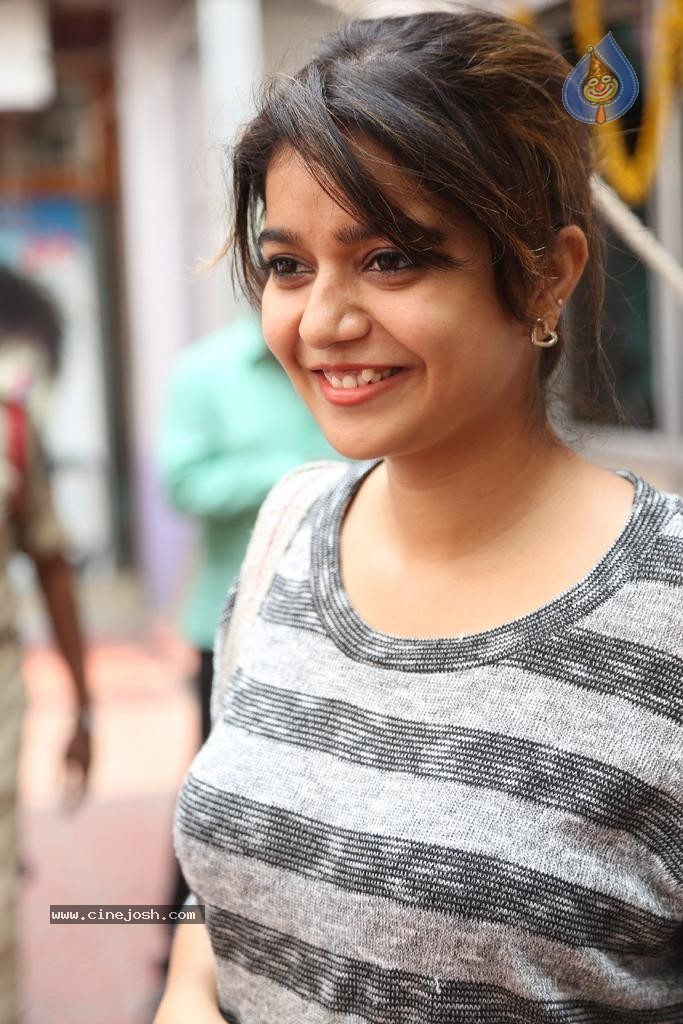 Swathi New Stills - 6 / 17 photos