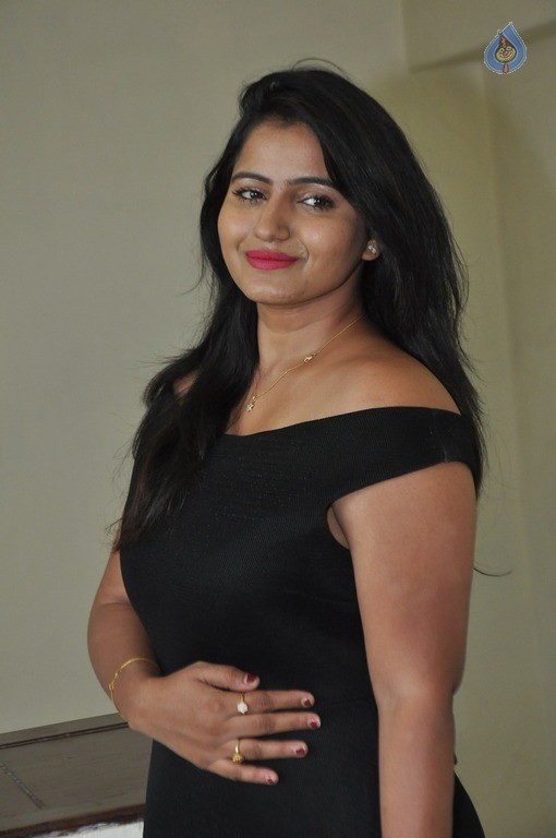 Swathi Reddy Latest Gallery - 21 / 41 photos