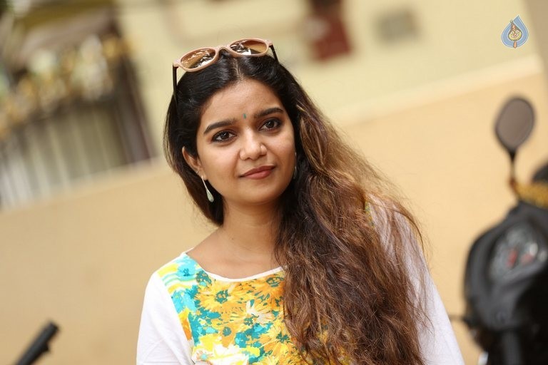 Swathi Reddy Latest Pics - 24 / 42 photos