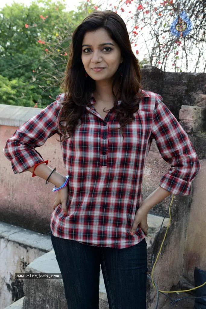 Swathi Stills - 26 / 57 photos