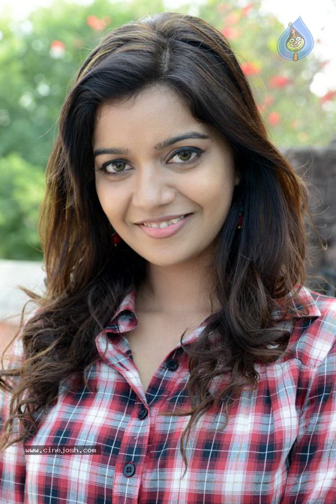 Swathi Stills - 33 / 57 photos