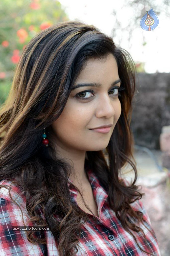 Swathi Stills - 40 / 57 photos