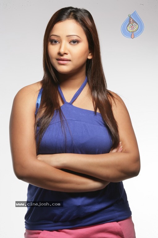 Swetha Basu Prasad - Kalavar King - 49 / 88 photos