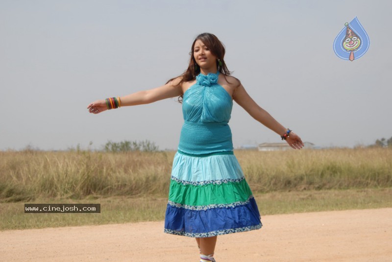 Swetha Basu Prasad - Kalavar King - 84 / 88 photos