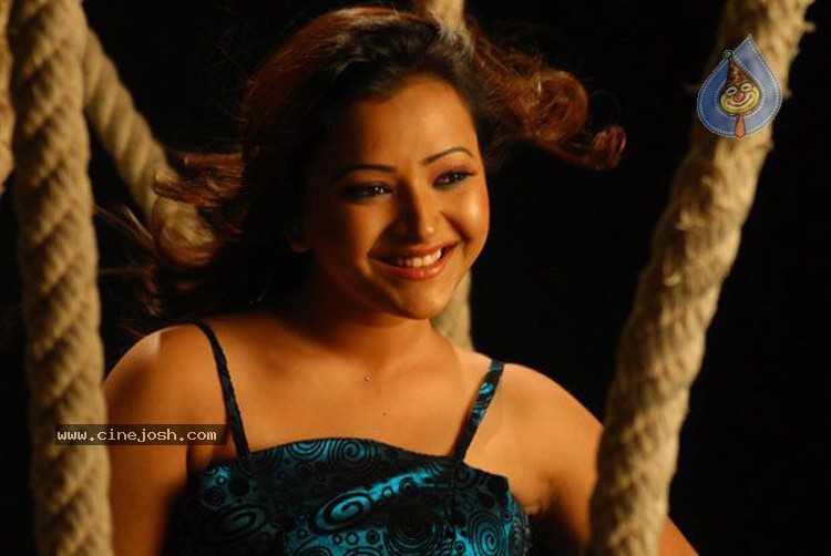 Swetha Basu Prasad Gallery - 4 / 33 photos