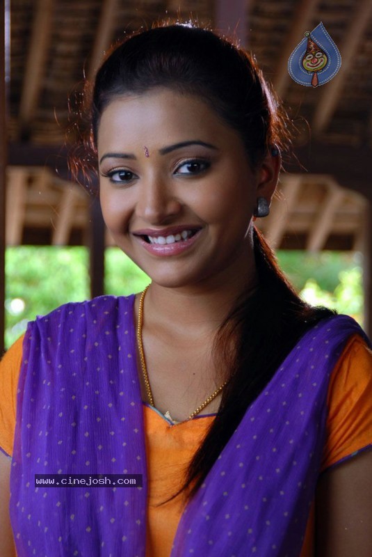 Swetha Basu Prasad Gallery - 10 / 33 photos