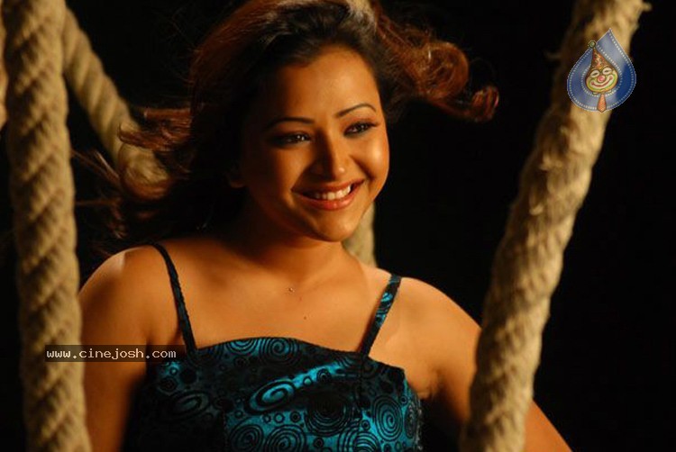 Swetha Basu Prasad Gallery - 12 / 33 photos