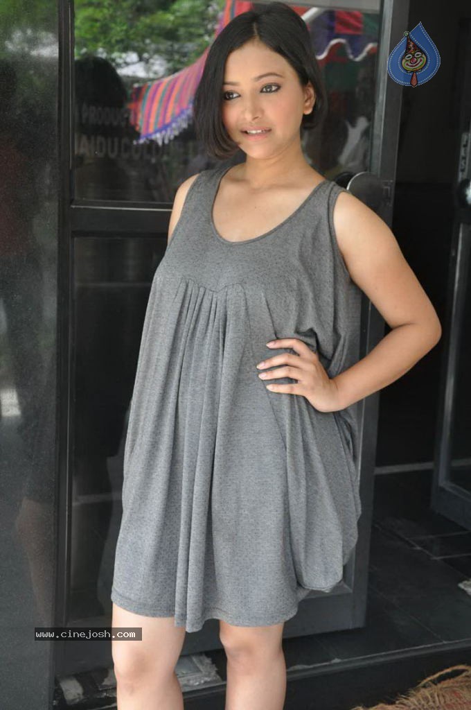 Swetha Basu Prasad Hot Photos - 29 / 76 photos